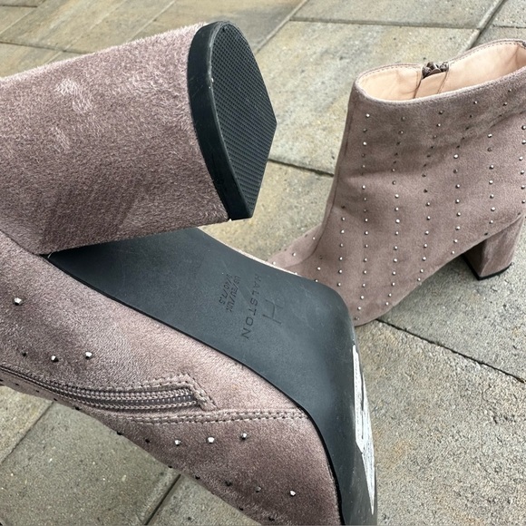 H Halston Tokyo Tan Stud Embellished Ankle Boot Size 9 - Picture 4 of 6